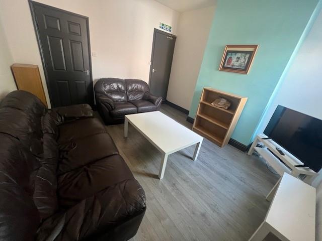 129 Charlotte Road,Bramall Lane,Sheffield,4 Bedrooms Bedrooms,2 BathroomsBathrooms,Terraced,1712